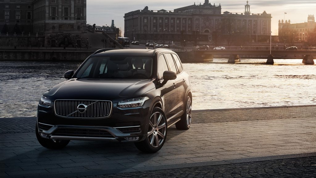 Front View of the 2016 Volvo XC90 Exterior