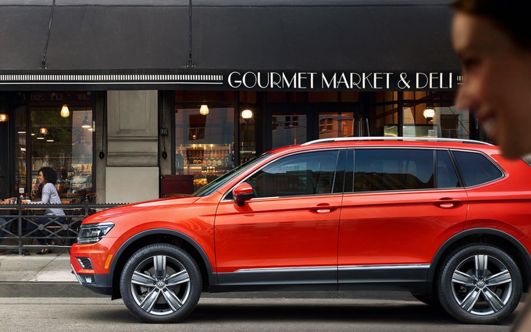 2019 Volkswagen Tiguan Orange Parked Exterior